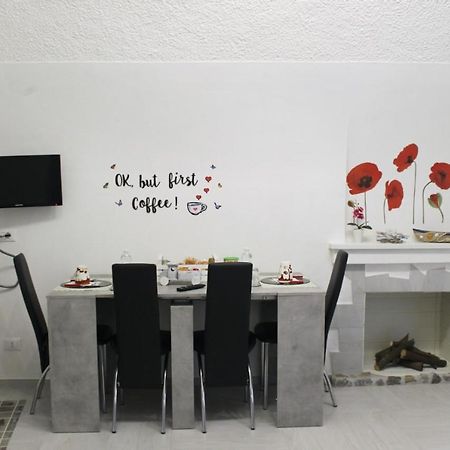 ドルチェアックアA Casa Di Fedeアパートメント エクステリア 写真